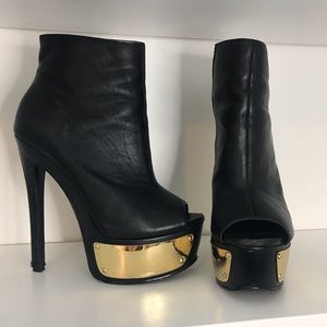 SIZE 8 BLACK BOOTIES WITH GOLD PLATE AND ZIPPER